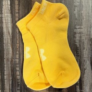 1 pair of UA no show socks